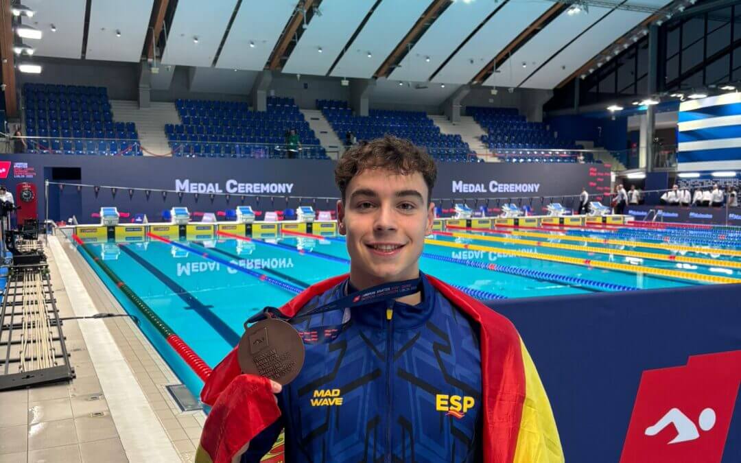 Lee más sobre el artículo El nadador riojano Iván Martínez Sota muestra su satisfacción por su participación en el europeo de Polonia donde logró el bronce en relevos 4×50 estilos