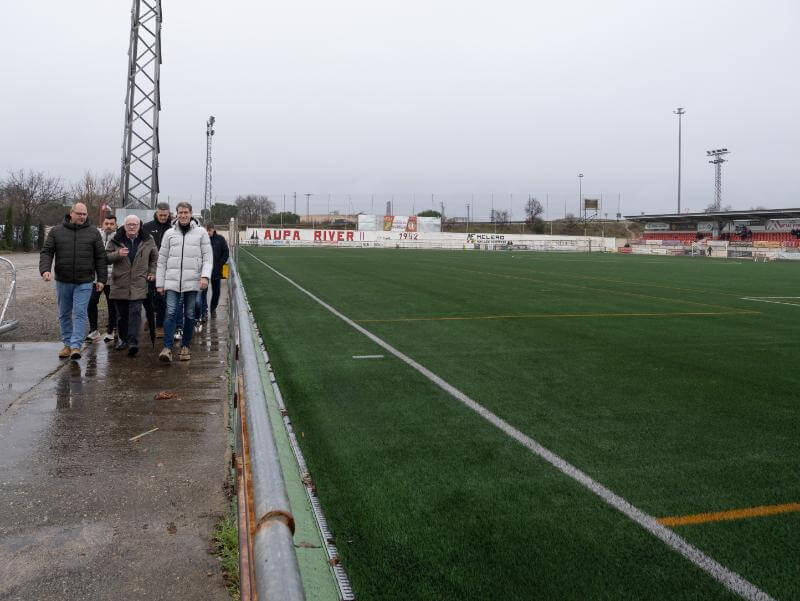 Lee más sobre el artículo El presidente Capellán inaugura el renovado campo de fútbol San Miguel de Rincón de Soto