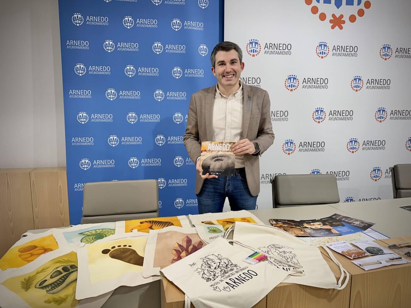 Lee más sobre el artículo La Oficina Municipal de Turismo de Arnedo recibió 32.193 consultas en 2025, un 8% más, y suben un 8,6% las visitas a las Cuevas de los Cien Pilares, hasta las 19.339