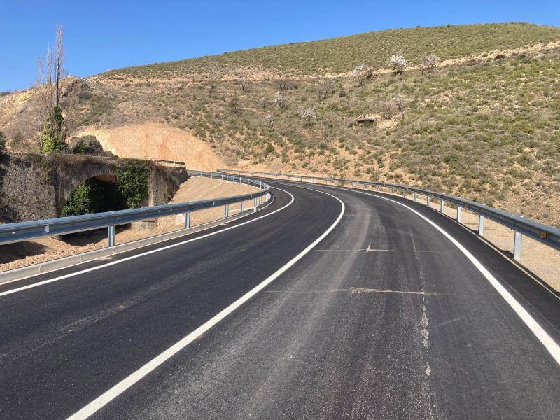 Lee más sobre el artículo El Gobierno de La Rioja refuerza la seguridad vial en la carretera LR-385 en Grávalos