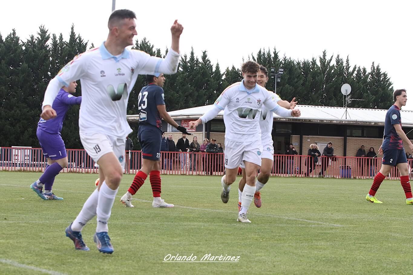 Lee más sobre el artículo El CD Arnedo de Tercera RFEF jugará el domingo 12 de abril ante el Comillas tras ganar al Vianés
