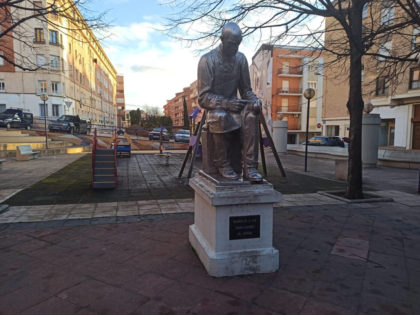 Lee más sobre el artículo La alcaldesa de Arnedo afirma que se plasmará la autoría de la escultura del Zapato de Arnedo porque «es de justicia hacerlo»