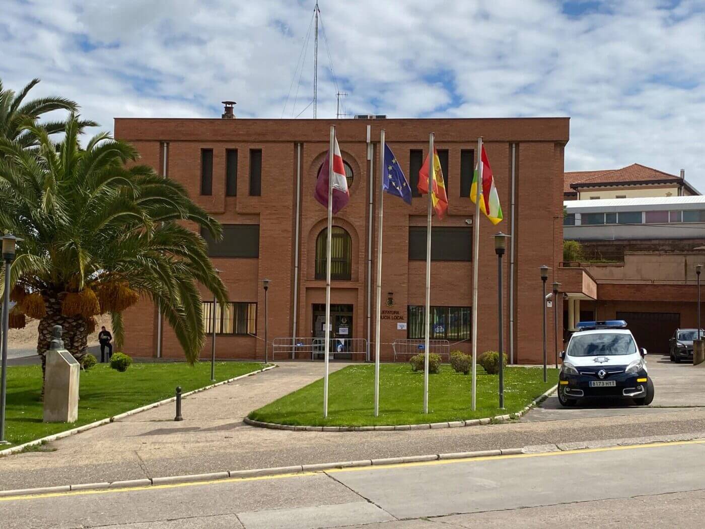 Lee más sobre el artículo El Sindicato Riojano de Policías y Funcionarios denuncia la política de cancelación de periodos vacacionales y permisos de la plantilla de la Policía Local de Calahorra