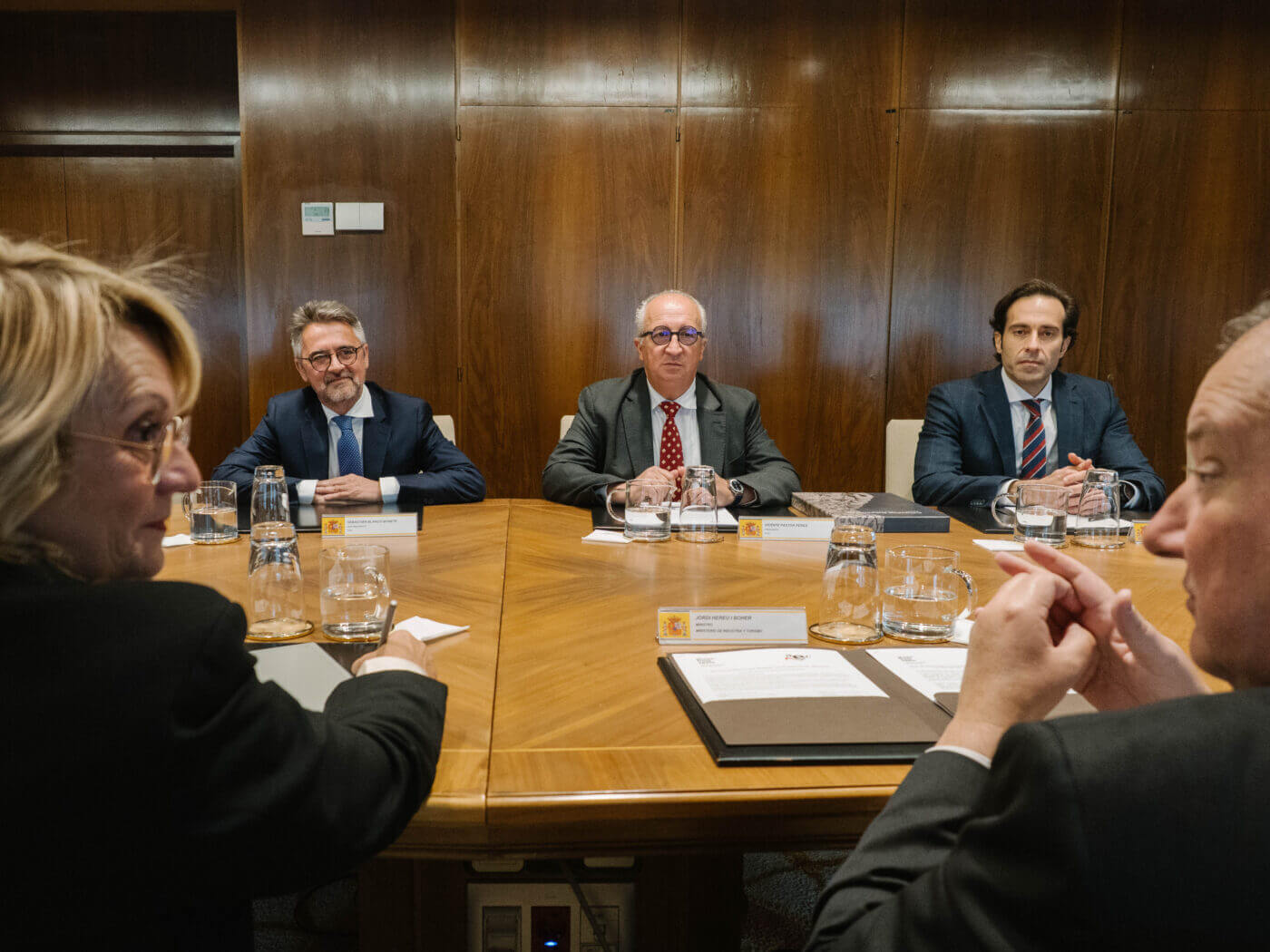 Lee más sobre el artículo FICE y AEC trasladan al Ministro de Industria una hoja de ruta «para impulsar la competitividad del calzado español y de su cadena de valor»