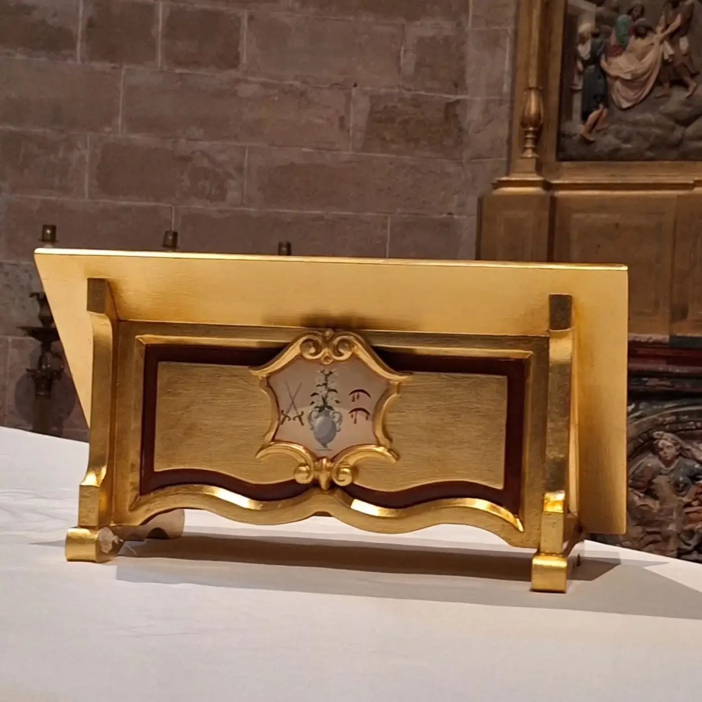 Lee más sobre el artículo La Catedral de Calahorra enriquece su patrimonio con nuevas donaciones de entidades y particulares