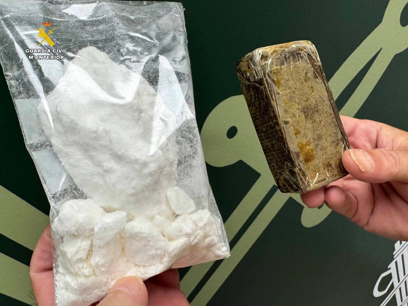 Lee más sobre el artículo La Guardia Civil intensifica los dispositivos de seguridad ciudadana en La Rioja Baja y detiene a tres personas por tráfico de drogas
