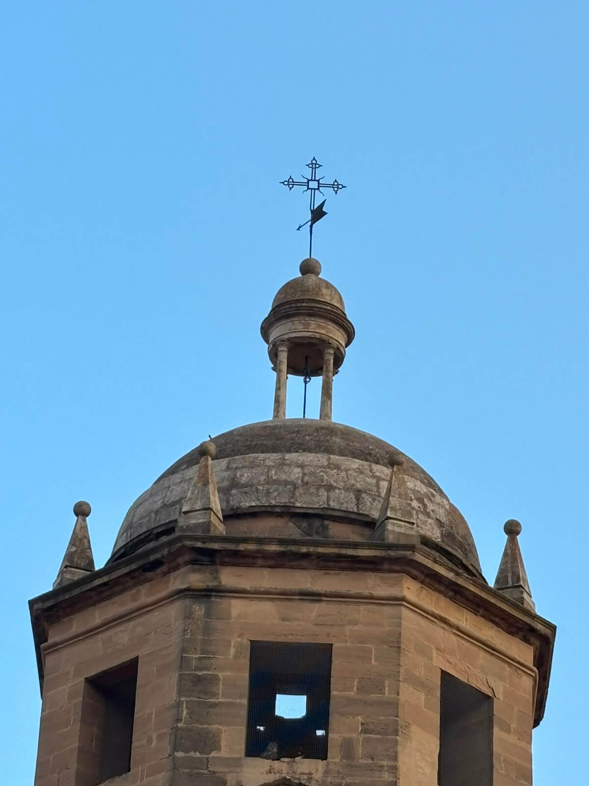 Lee más sobre el artículo La parroquia de Arnedo invierte 14.000 euros en reforzar la cúpula de la torre de San Cosme y San Damián