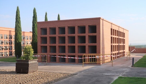Lee más sobre el artículo El Ayuntamiento de Alfaro construye la construcción de nuevos nichos en el cementerio municipal y prepara la siguiente fase