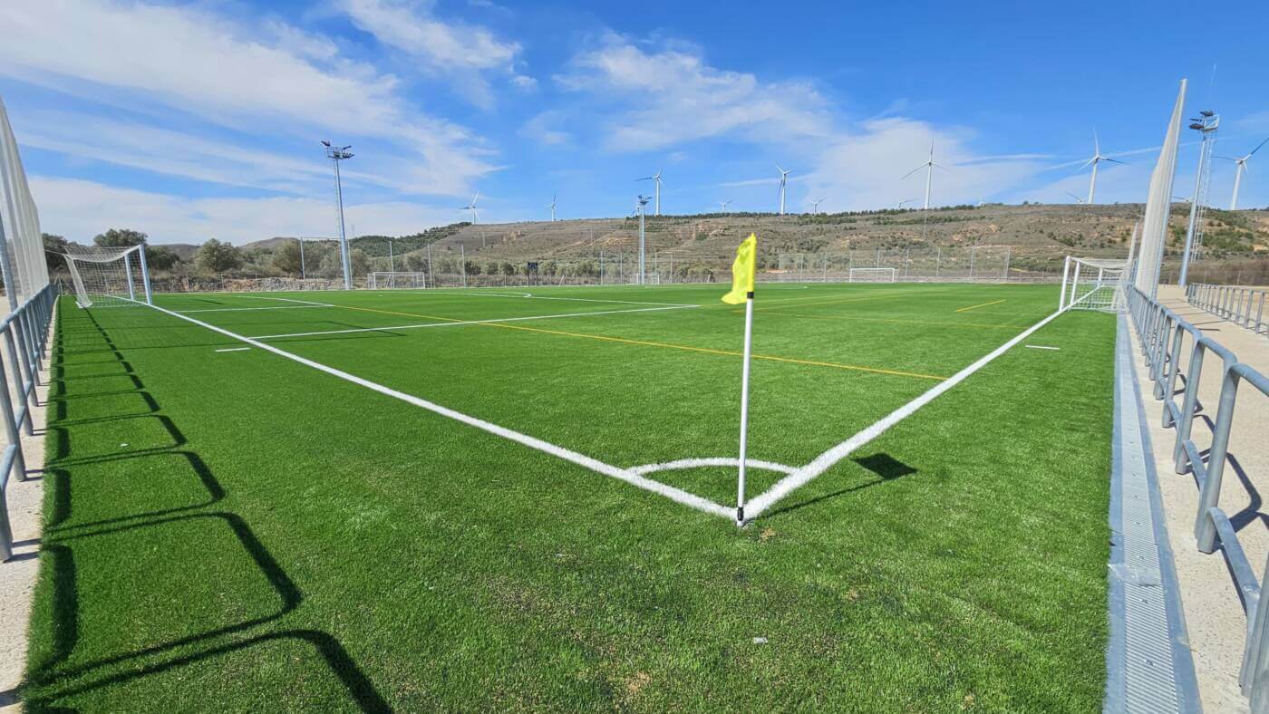 Lee más sobre el artículo La empresa calagurritana Construcciones Hermanos Vea edificará unos vestuarios y gradas en el complejo deportivo de las pistas de atletismo de Calahorra