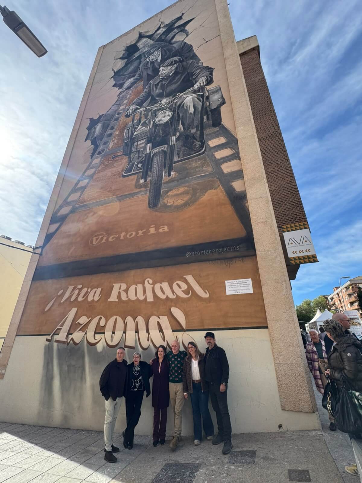 Lee más sobre el artículo Arnedo inaugura el mural «¡Viva Rafael Azcona!» y pone su nombre a un pasaje de la ciudad, coincidiendo con el centenario de su nacimiento