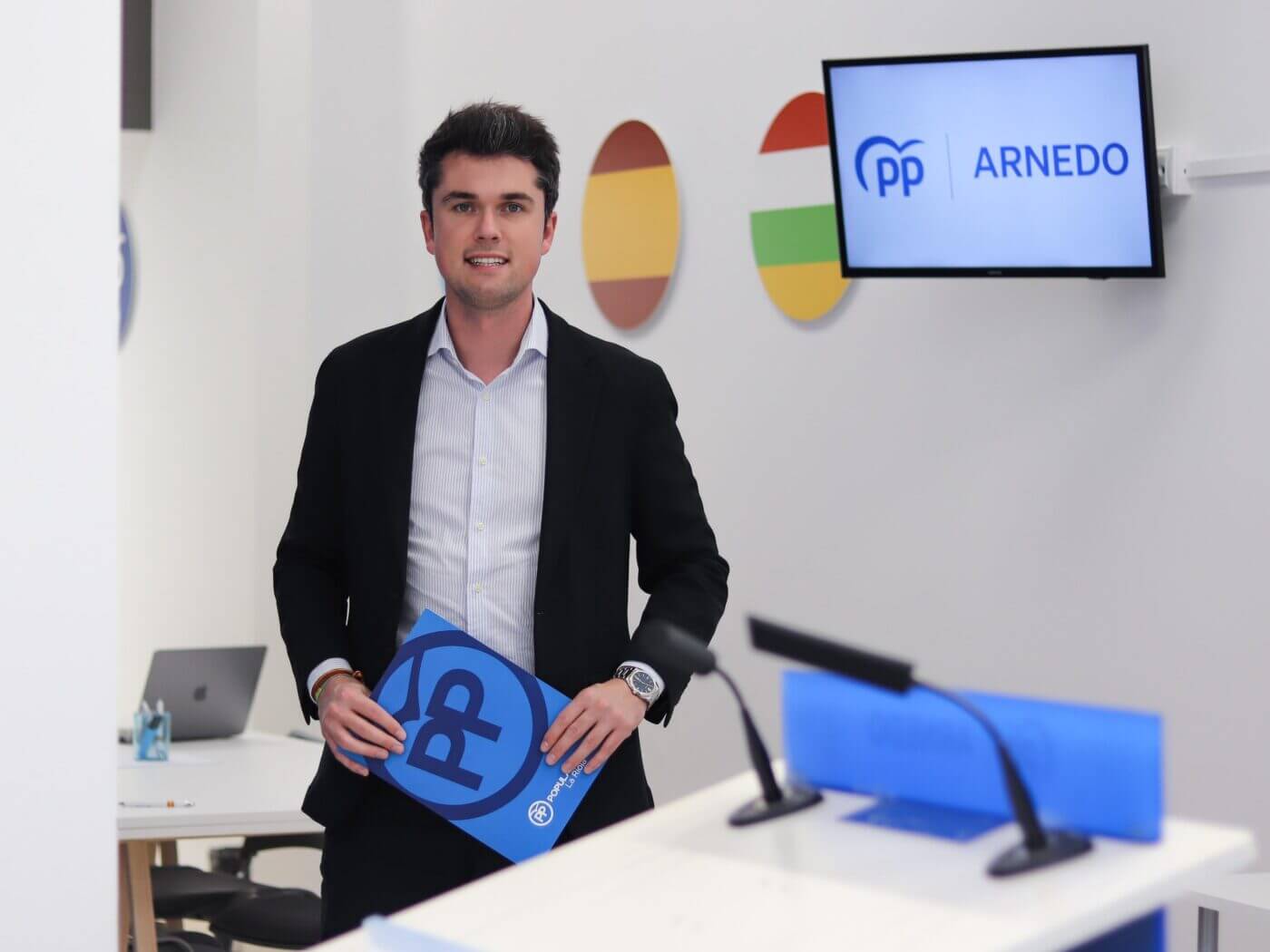 Lee más sobre el artículo El PP de Arnedo destaca el compromiso del Ejecutivo Regional por la modernización y el futuro del sector del calzado
