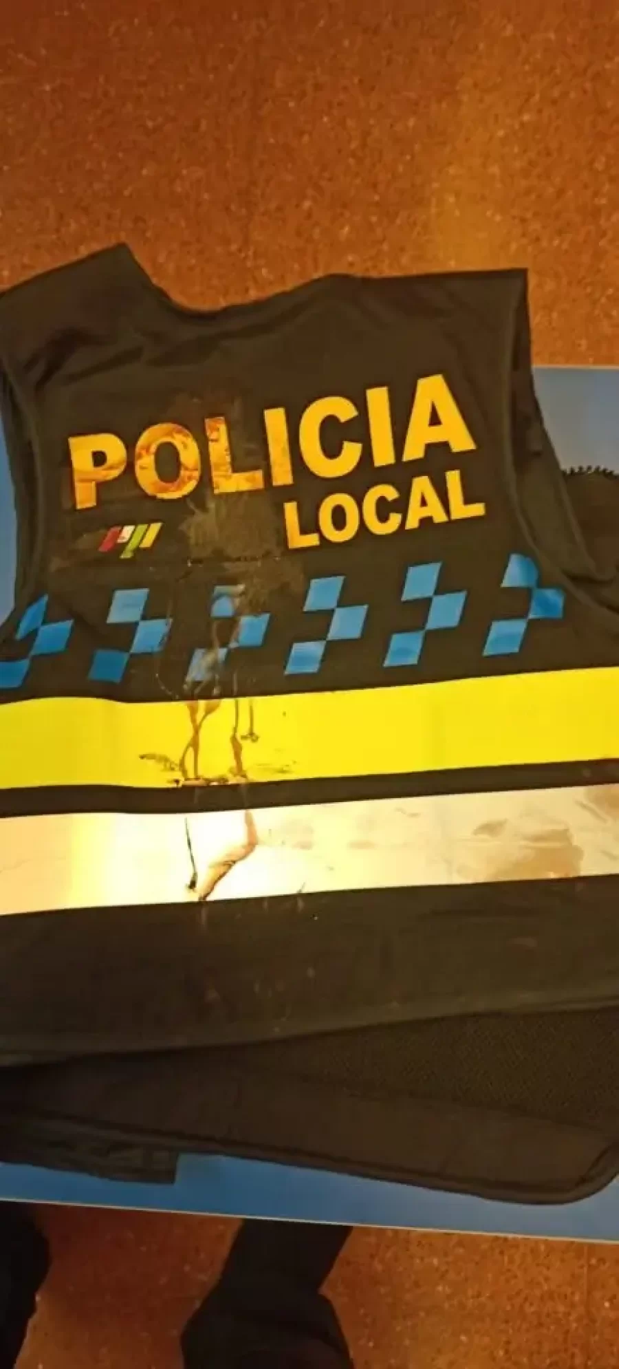 CHALECO POLICIA ENSANGRENTADO ARNEDO