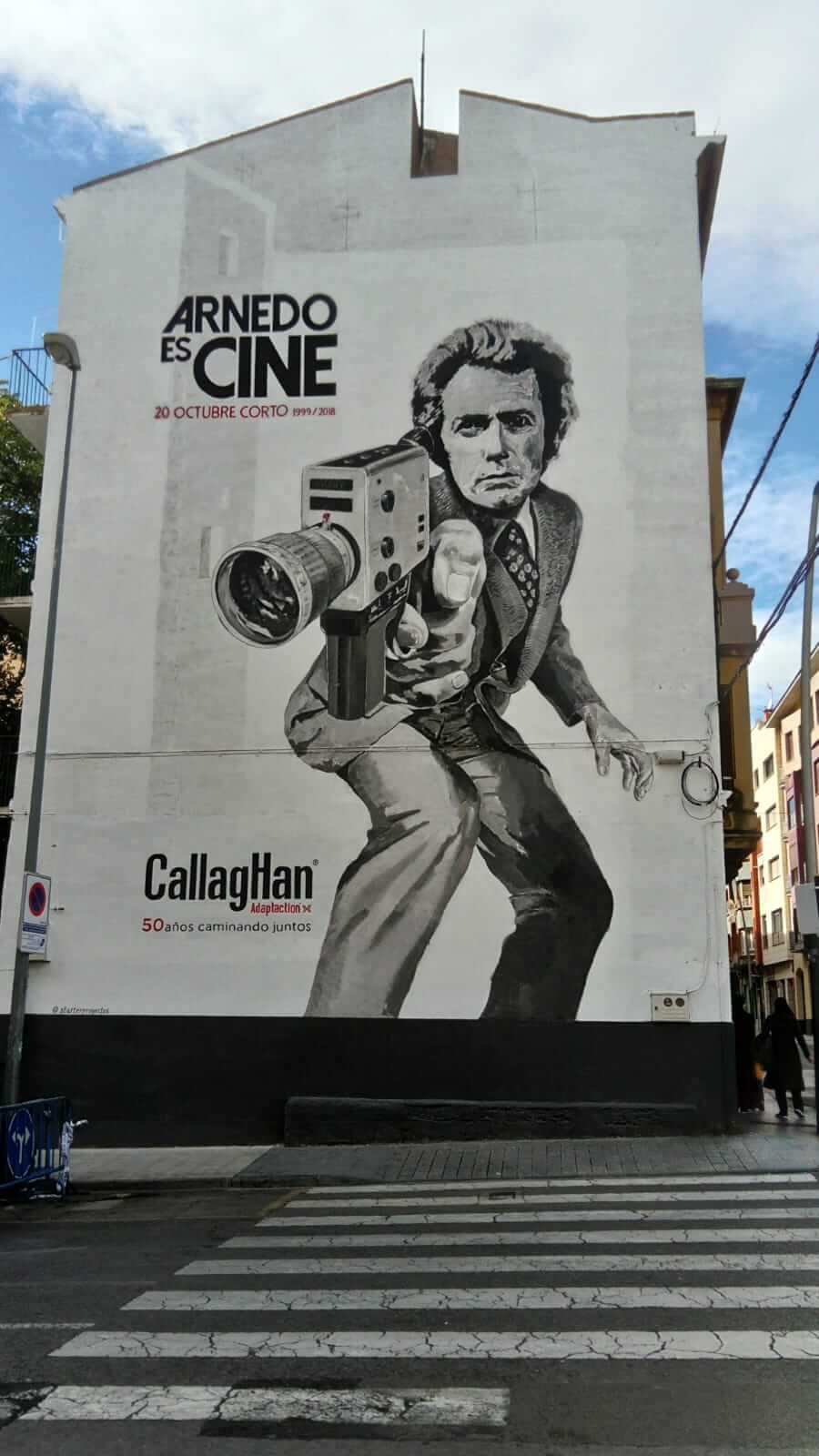 GIGANTOGRAFIA OCTUBRE CORTO