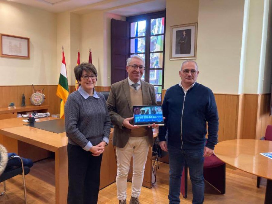 ALFARO ciclo cine publico.jpg