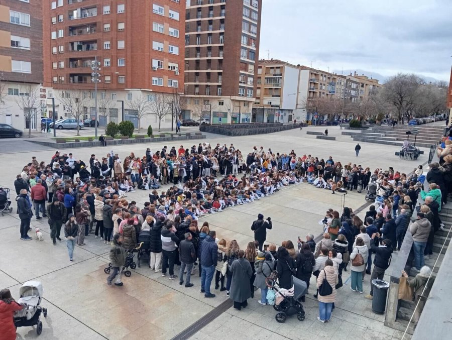 DIA ESCOLAR PAZ plaza España 1