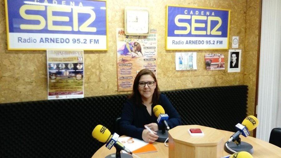 VIRGINIA DOMINGUEZ 02 radio