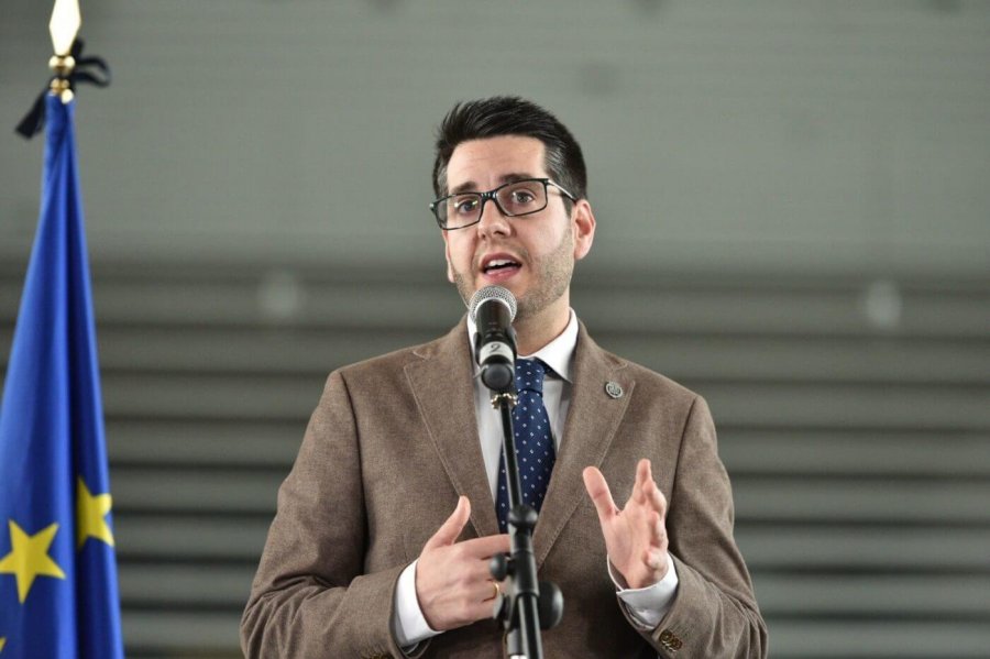 ARNEDO alcalde en mesa regional reconstrucción. jpg