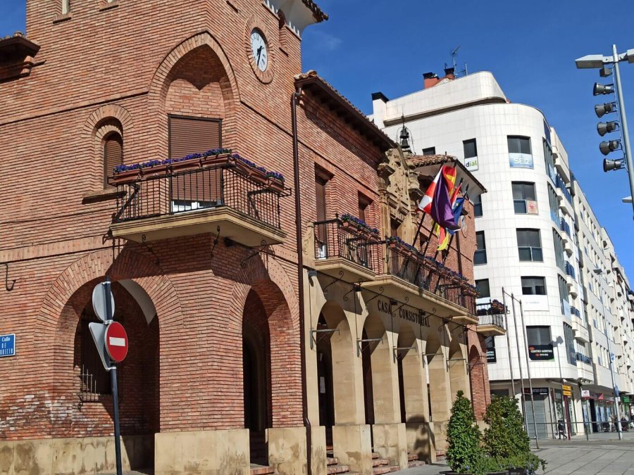 CALAHORRA ayuntamiento lateral izda