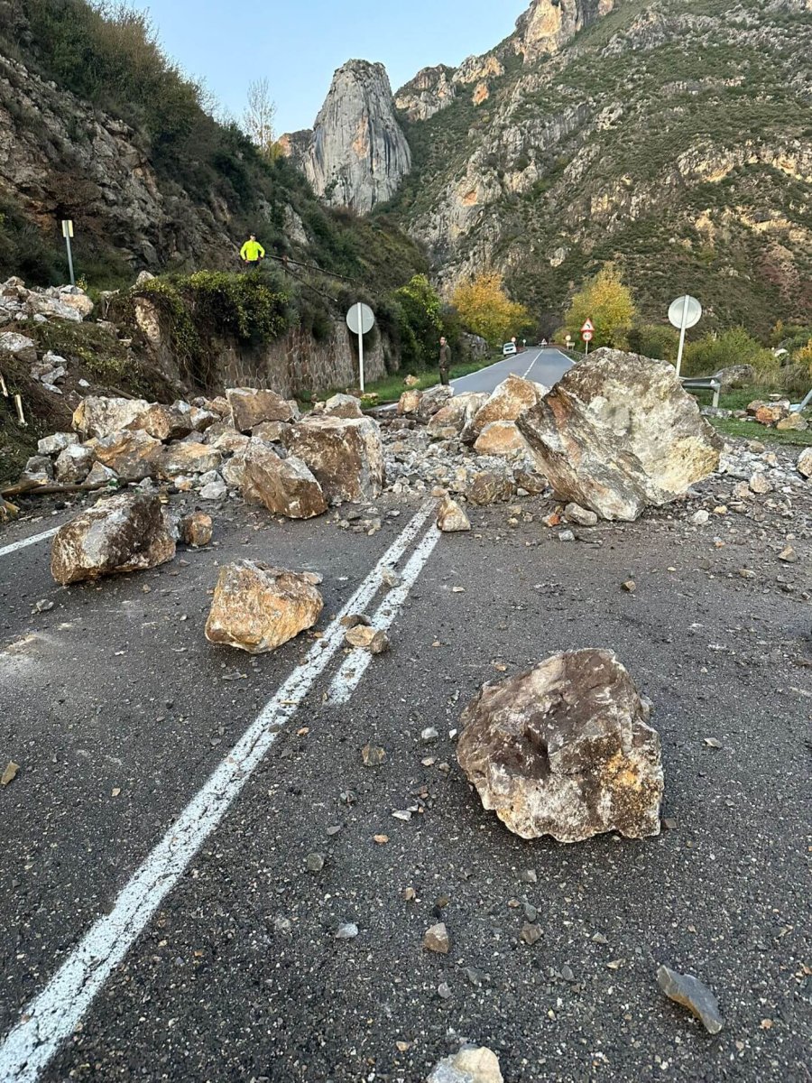 ARNEDILLO desprendimiento rocas 0