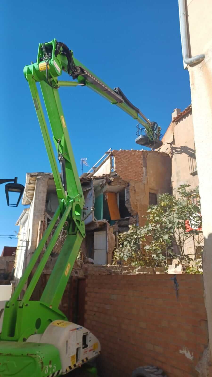 CALAHORRA derribo edificio calle Olivo 7