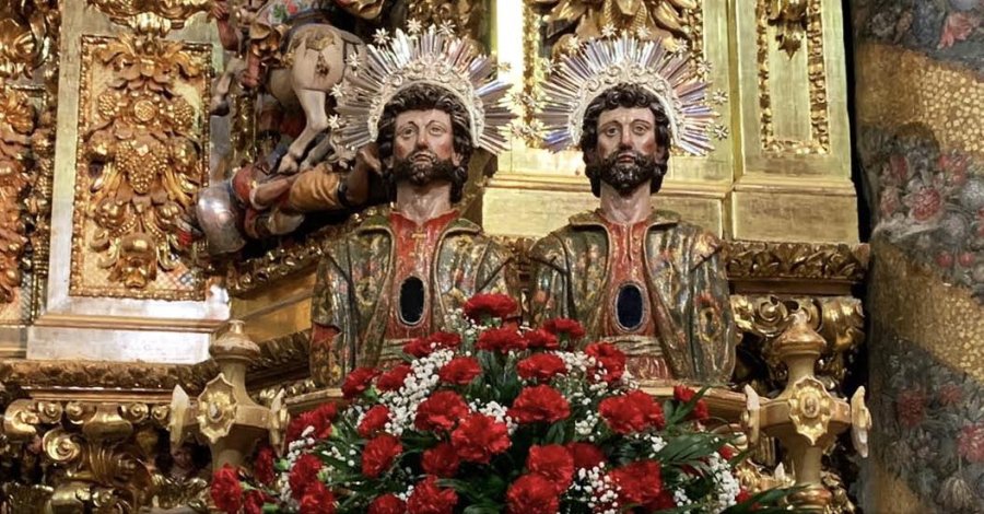 PARROQUIA Santos con andas