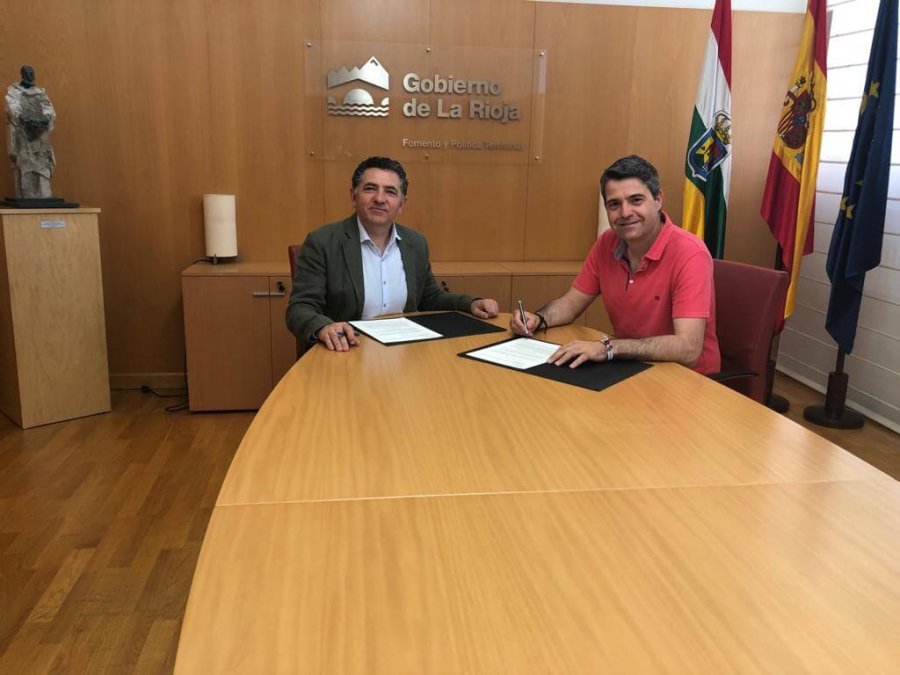 PRADEJON firma contrato estacion autobuses