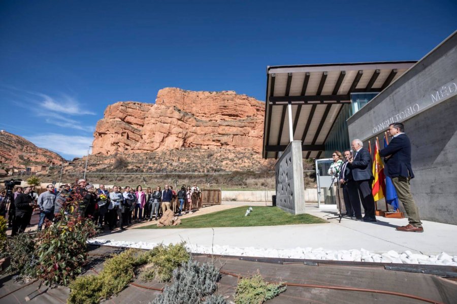 HERCE. El presidente del Gobierno de La Rioja, José Ignacio Ceniceros, inaugura el nuevo consultorio médico. JPEG ESTUDIO /Justo Rodriguez
