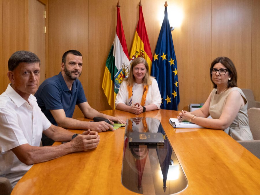 RINCON reunion DOP Peras y consejera agricultura (1)