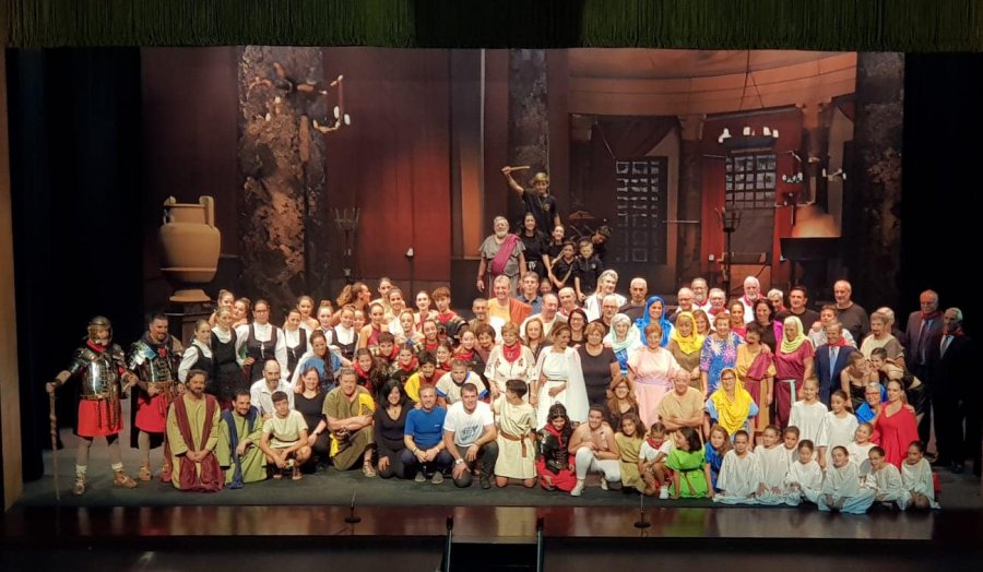 LOS MELLIZOS DE TEODOTA representacion