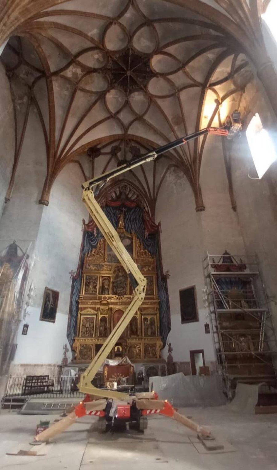 IGLESIA SANTA EULALIA obras interior IGLESIA SANTA EULALIA obras interior