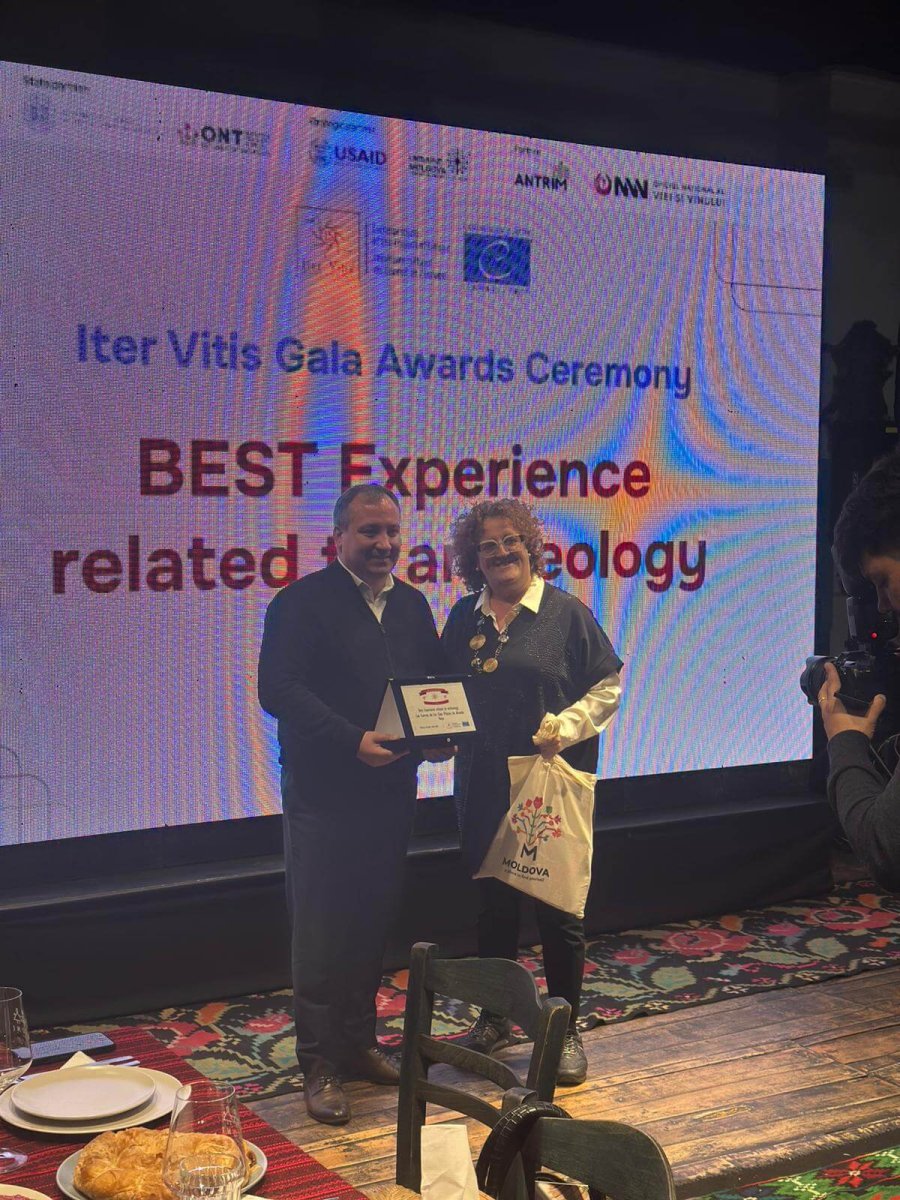 PREMIO ITER VITIS cuevas 100 pilares 2